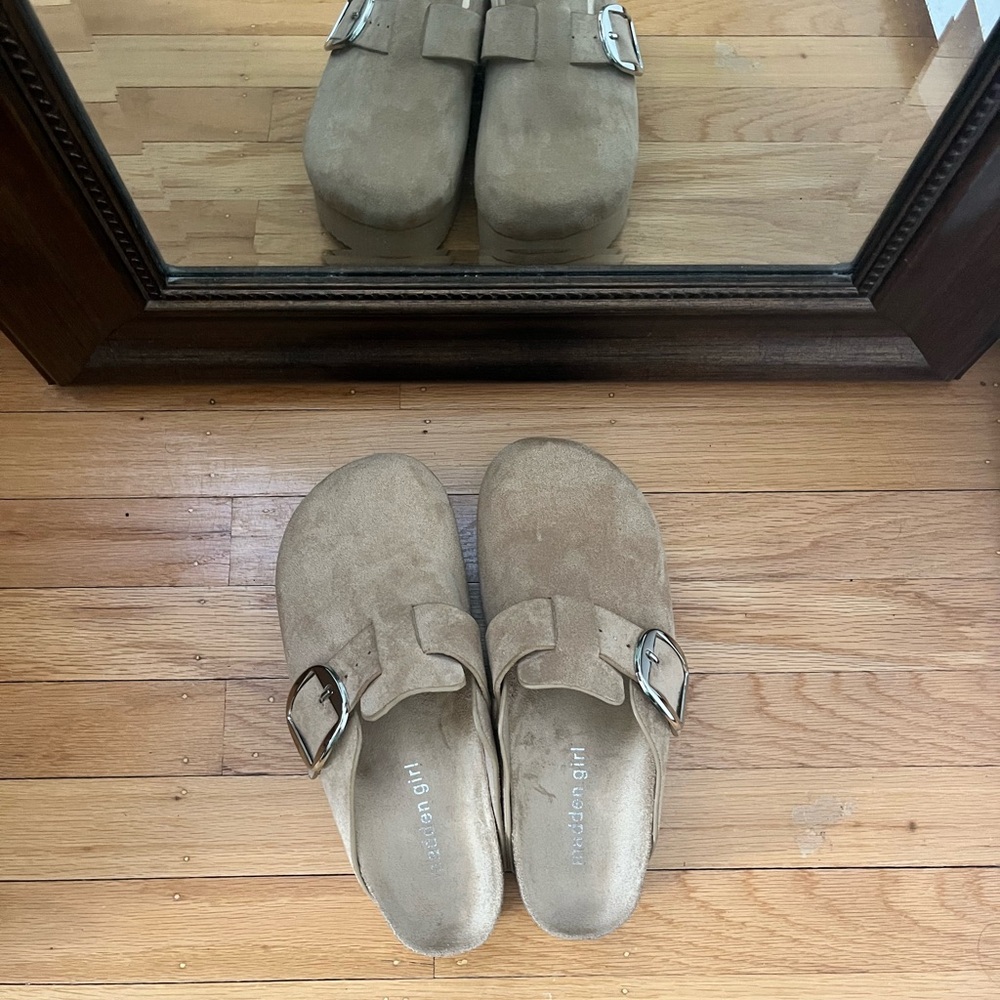 PLATFORM Tan Suede Clogs with Buckle